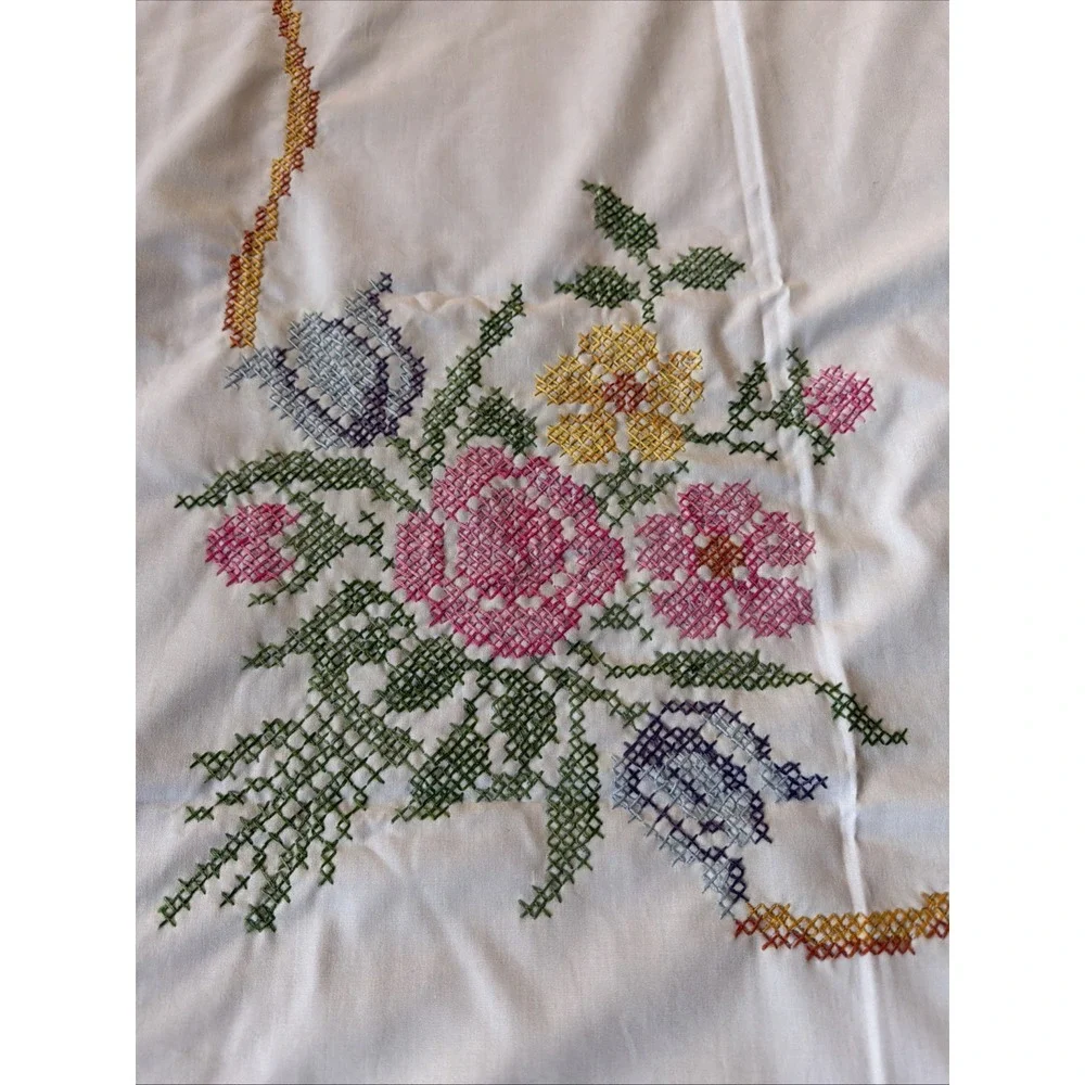 Vintage Tablecloth Hand-Embroidery Floral 50
